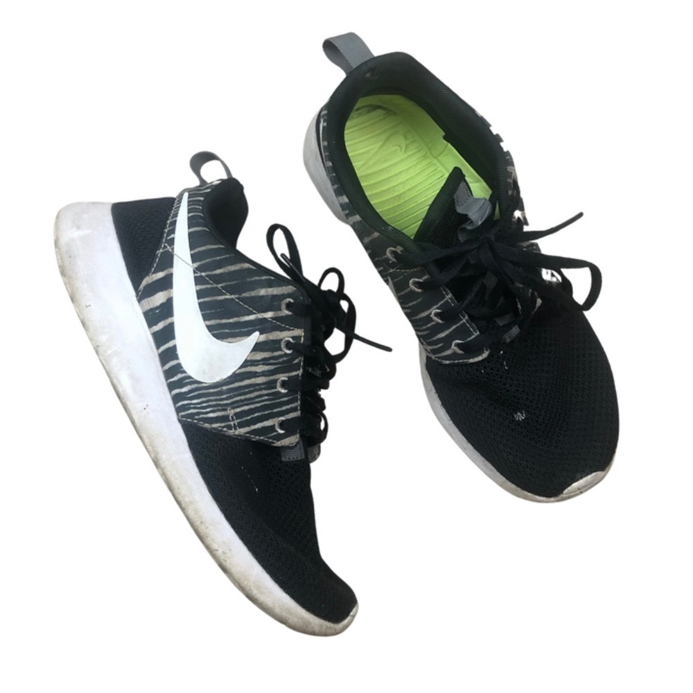 Nike Roshe Run Women Athletic‎ Shoes Zebra Print White Swoosh Black Size 7